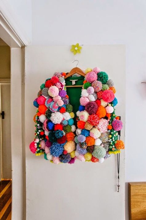 pom pom DIY jacket Pom Pom Jackets, Rachel Burke, Quotes Pink, Pom Pom Sweater, Diy Ugly Christmas Sweater, Diy Pom Poms, Pom Pom Crafts, Festival Costumes, Diy Fashion Clothing