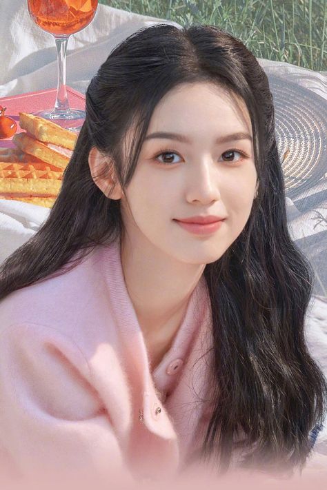 Zhou Ye Icons, Cast Au, China Actor, Chinese Star, Girl Actors, Lisa Blackpink Instagram, Asian Eyes, Asian Eye Makeup, Chinese Actors