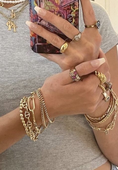 golden, gold jewelry, bracelets, rings, necklaces, jewels, diamonds, nail inspo, french tips, acrylics, summer Chunky Gold Jewelry, Gold Girl, Gold Armband, Jewelry Accessories Ideas, Chunky Jewelry, Dope Jewelry, Jewelry Essentials, Jewelry Lookbook, Classy Jewelry