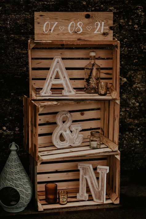 Country Style Wedding Ideas Decoration, Simple Wedding Decor Outdoor, Boho Backyard Wedding Decor, Wedding Ideas On A Budget Fall, Navajo Wedding Ideas, Wedding Dresser Decor, Mrs And Mrs Wedding Ideas, Outside Reception Ideas Backyards, Easy Rustic Wedding Decor