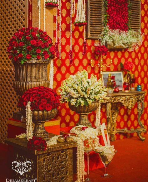 Red Floral Decor, Red Indian Wedding, Indian Decoration, Royal Indian Wedding, Red Wedding Theme, Mandap Decor, Wedding Backdrop Design, Mehndi Decor, Traditional Wedding Decor