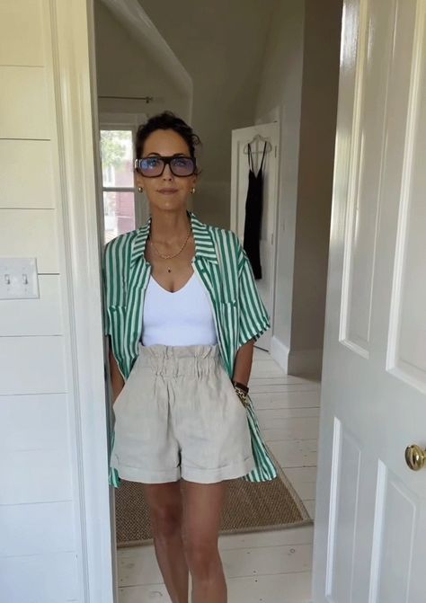 The Summer Staples This Viral 50-Year-Old Mom Relies On | Who What Wear Mum Beach Outfit, Casual Summer Style 2024, Mommy Looks Outfit, Classy Beach Style, Summer Outfit 40 Years Old, Summer Style Outfits 2024, Fashionable Summer Outfits, Mommy Outfits Mom Style Summer, New Mom Summer Outfits