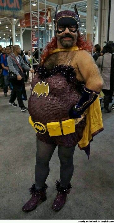 ???? Fashion Fail, Cosplay Fail, Soirée Halloween, Fat Man, Crazy People, Really Funny Pictures, Choreography Videos, Dance Choreography, Batgirl