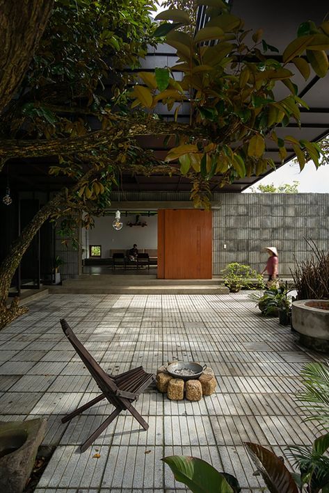 Crown Hall, Son House, Shigeru Ban, Green Scenery, Cement Blocks, Courtyard Design, Weekend House, Contemporary Architecture, Lattice