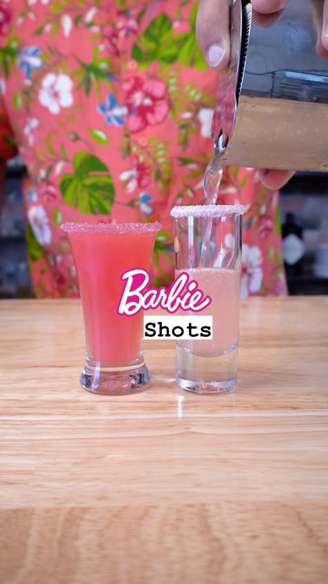 Barbie Cocktail Drink, Malibu Shots, Barbie Drinks Alcohol, Shots With Malibu Rum, Barbie Shots, Barbie Shot, Barbie Dream House Party, Barbie Bday Party, Pink Party Foods