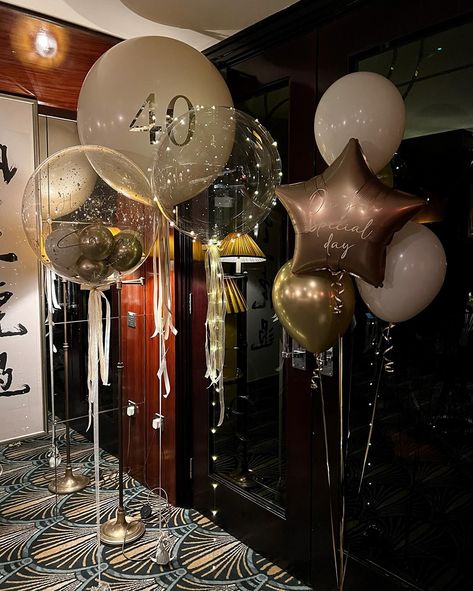 ✨ Celebrating Zainab’s 40th Birthday in Style! 🎉 We had the pleasure of creating a light, nice, and elegant balloon decor for Zainab’s 40th birthday celebration at the popular London restaurant, @chinatanglondon . 🌟🎈 The atmosphere was filled with joy and sophistication, perfectly matching Zainab’s vision for her special day. Crafting beautiful balloon arrangements that elevate any occasion is what we do best. Thank you, Zainab, for letting us be part of your milestone celebration! 💖 #40th... 40 And Fabulous Balloons, Bling 40th Birthday Party, 40th Birthday Balloons For Woman, Restaurant Birthday Decorations, 40th Balloon Ideas, Bday Balloons, 40th Party Decorations, Restaurants For Birthdays, 40th Birthday Balloons