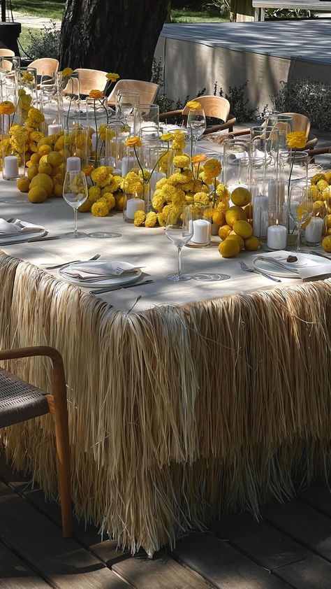 Table Decorations Yellow, Boho Chic Wedding Decoration, Wedding Decoration Boho, Chic Wedding Table, Boho Chic Aesthetic, Dinner Party Decorations, Boho Table, Yellow Party, Aesthetic Wedding