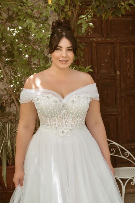 Full Size Wedding Dresses, Plus Size Wedding Gowns With Sleeves A Line, Plus Size Wedding Separates, Apple Shaped Wedding Dress Plus Size, Short Wedding Dress Curvy Bride, Plus Size Pink Wedding Dress, Curvy Bridal Gowns, Plus Size Tulle Wedding Dress, Whimsical Plus Size Wedding Dress