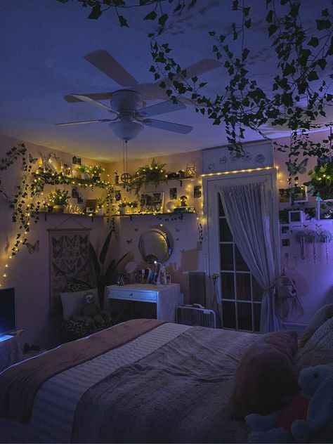 greenery, fairy lights, aesthetic, room, butterfly room Sala Grunge, Grunge Bedroom, Fairy Room, Fairy Lights Bedroom, Chill Room, Casa Vintage, Room Redesign, Pinterest Room Decor, Grunge Room