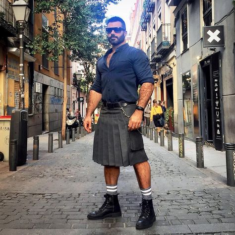 Yesu Toro on Instagram: “I 🖤walking down Madrid with my kilt Scotish Men, Scotland Men, Scottish Man, Men In Kilts, Beard Styles For Men, Fashion Male, Bear Men, Good Looking Men, Men Looks