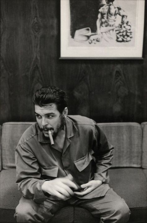 These fascinating photographs are portrait of Che Guevara that were taken by Elliott Erwitt during an interview with Lisa Howard in Havana, ... Che Quevara, Che Guevara Photos, Che Guevara Images, Che Guevara Quotes, Che Guevara Art, Ernesto Che Guevara, Ernesto Che, Elliott Erwitt, Power Trip