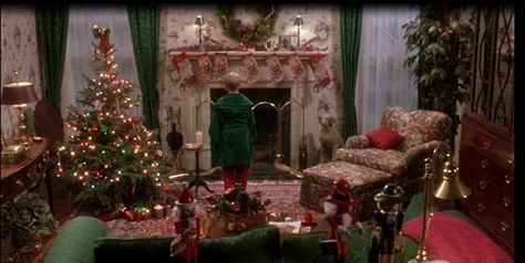 home alone house house tour | Another section of the living room…very traditional decor. Home Alone Interior, Home Alone 1, Home Alone 1990, Movie Houses, Family Stone, Home Alone Movie, Home Alone Christmas, Macaulay Culkin, Coffee Press