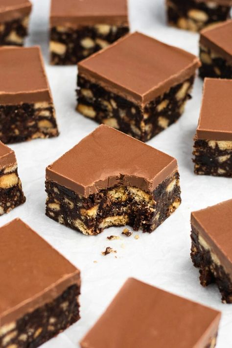 Easy Chocolate Tiffin Recipe - Scottish Scran Christmas Tiffin, Bonfire Recipes, No Bake Slice, Chocolate Tiffin Recipe, Chocolate Tiffin, Scottish Scran, Chocolate Traybake, Sweet Slices, Chocolate Concrete