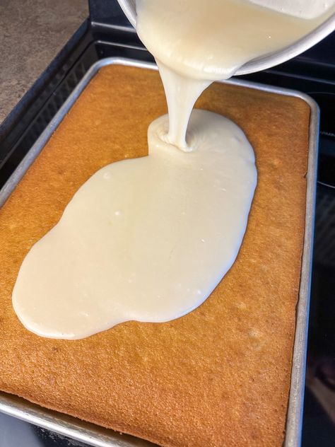 Pour Icing On Cake, White Sauce For Cake, Sheet Cake Icing Recipes, White Texas Almond Sheet Cake 12 Tomatoes, Coconut Texas Sheet Cake Recipe, Texas White Sheet Cake, White Texas Sheet Cake Pioneer Woman, White Texas Almond Sheet Cake, Yellow Texas Sheet Cake