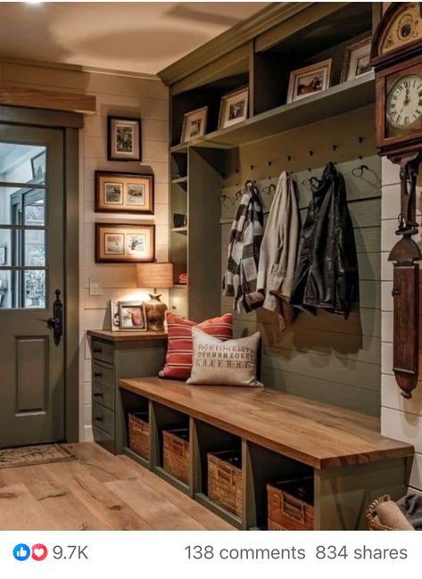 Cozy Mudroom, Dream Mudroom, Foyr Neo, Mudroom Designs, Smart Interior Design, Functional Mudroom, Vstupná Hala, Mudroom Remodel, Welcoming Entryway