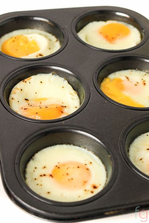 Baked Egg Muffins, Resep Makanan Beku, Cena Light, Oven Baked Eggs, Eggs In Oven, Eggs In Muffin Tin, Egg Cups Breakfast, Baked Eggs Recipe, Breakfast Low Carb