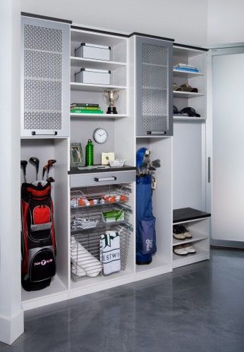 Garage organization,, my husband would love this !!!! A great fathers day gift !!!! Sports Gear Storage, Organized Workspace, Garage Boden, Golf Room, Sports Storage, Garage Organize, Garage Remodel, Modern Garage, Diy Garage Storage