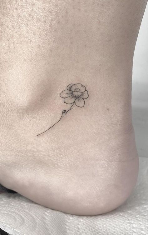 Daffodil And Ladybug Tattoo, Micro Daffodil Tattoo, Jonquils Tattoo, Daffodil Tattoo Birth Flower, Daffodil Jonquil Tattoo, Tiny Daffodil Tattoo Simple, Daffodil With Butterfly Tattoo, Daffodil Tattoo Wrist, Minimalist Narcissus Tattoo