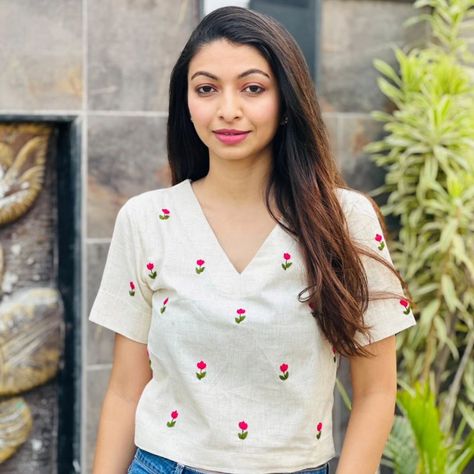 PINK FLOWER TANK TOP . . Keeping it simple yet stylish in a tank top. . . FABRIC: Cotton LINNER: Without linner NECK : V-neck SLEEVES: Short sleeve #tops #tanktop #pink #flower #surat #cotton #indiancraft #love #handemadeaholic #handwork Simple Crop Top Designs, Fancy Top Design, Lehenga Designs Latest, Simple Crop Top, Flower Tank Top, Fancy Top, Small Embroidery, Crop Top Designs, Stitching Dresses