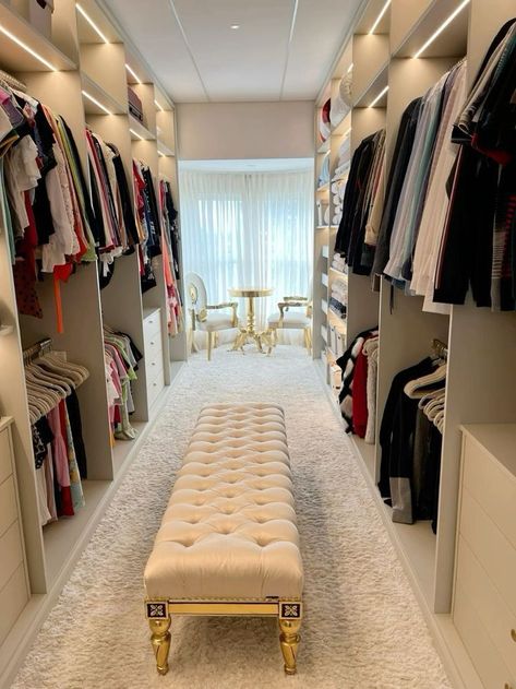 Carrie Bradshaw Closet Walk In, Couch In Closet, Luxury Walk In Closet Women, Walk In Closet Aesthetic, Classy Apartment Decor, Apartment Closet, Walk In Closet Organization, Walk In Closet Inspiration, Huge Wardrobe