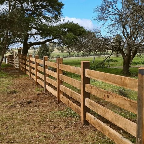 Ranch Home Fence Ideas, 4 Board Wood Fence, Wood Farm Fence Ideas, Farm Yard Fence, 3 Rail Fence Wood, Acreage Fence Ideas, Rural Front Fence, Country House Fence, Cedar Post Fence Ideas