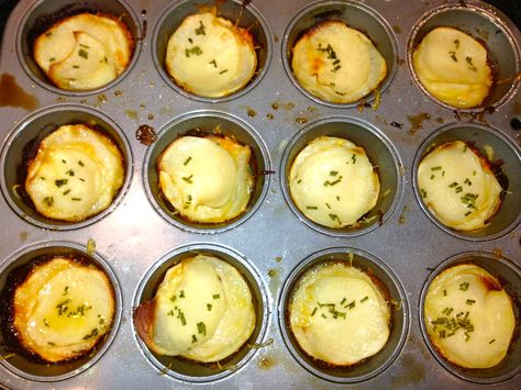 au gratin potatoes in cupcake tins recipe Loaded Food, Au Gratin Potatoes, Au Gratin Potato Recipes, Gratin Potatoes, Potato Muffins, Gluten Free Potatoes, Muffin Tin Recipes, Irrational Fear, Potatoes Au Gratin