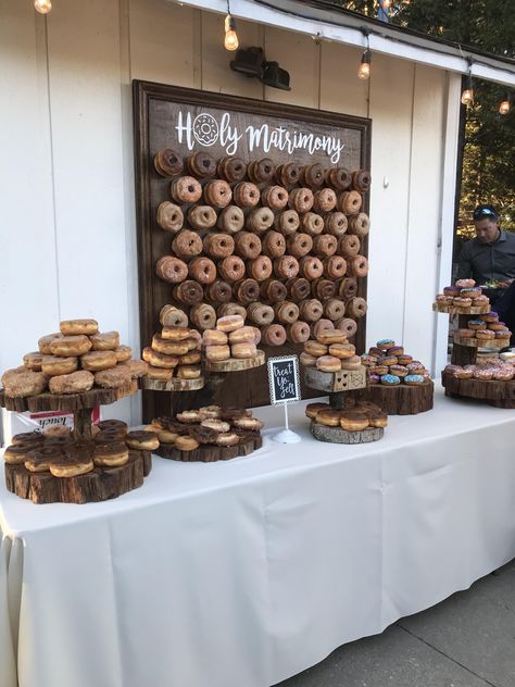 Donut Table Display Wedding, Donut Bar For Wedding, Donut Board For Wedding, Donut Ideas For Wedding, Donut Desert Wedding, Table Top Donut Wall, Rustic Donut Wall, Donut Wall For Wedding, Wedding Donut Display Dessert Tables