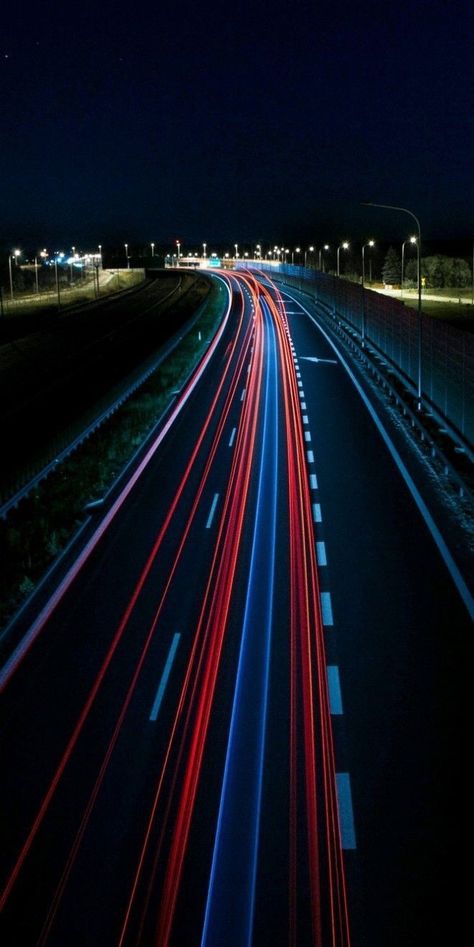 Long Exposure Photography Iphone, Light Trail Photography, Light Streaks, Pixel Wallpaper, Wallpaper Night, Night Street, Long Exposure Photography, Light Trails, Exposure Photography