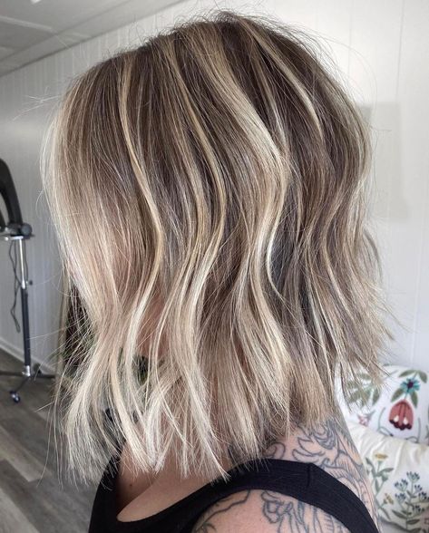 Full Highlights Short Hair, Short Hair Blonde Balayage, Hair Color Ideas For 2023, Short Light Brown Hair, Short Balayage, Balayage Hair Ideas, Blonde Balayage Hair, Platinum Blonde Balayage, Balayage Lob