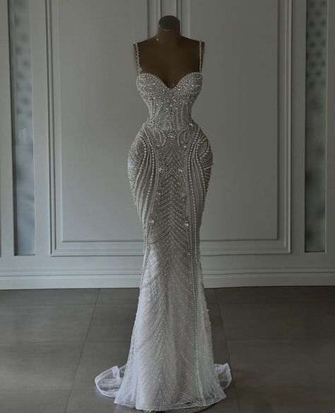 Strap Prom Dress, Wedding Dress Sleeveless, Extravagant Wedding Dresses, Glam Wedding Dress, Wedding Dress Gallery, Classy Prom Dresses, Pretty Wedding Dresses, Fancy Wedding Dresses, Spaghetti Strap Prom Dress