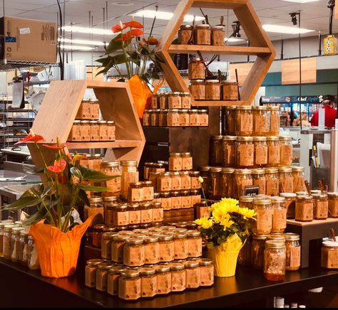 Honey Sales Display, Honey Display Ideas, Honey Display, Honey Stand, Honey For Sale, Merchandise Display, Honey Store, Orchard Design, Infused Honey