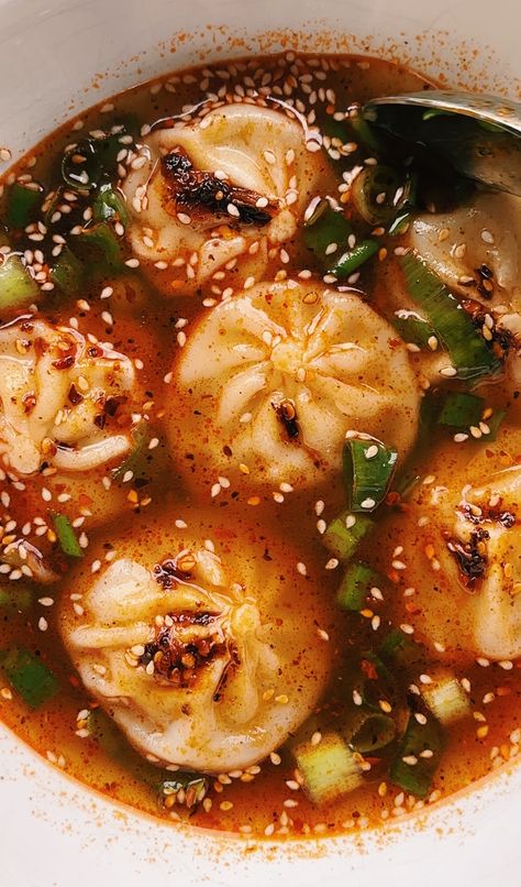 Soup Dumpling Soup HACK - Kelsey's Food Reviews Soup Dumpling, Chicken Dumpling Soup, Soup Dumplings, Dumpling Soup, Pork Dumpling, Dumplings For Soup, Asian Soup, Dumpling Recipe, Easy Delicious Recipes