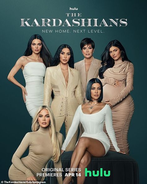 All The Kardashians, Keeping Up With The Kardashian, Estilo Kylie Jenner, Photoshop Fail, Jenner Family, Leather Crop Top, Kardashian Family, Travis Barker, Reality Shows