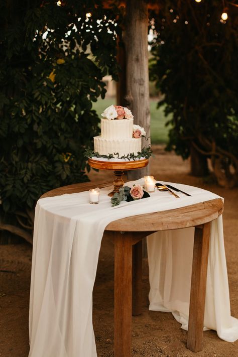 Backyard Wedding Dessert Table, Microwedding Decorations, Rustic Cake Table Wedding, Simple Cake Table Decor, Round Wedding Cake Table, Small Two Tier Wedding Cake, Simple Cake Table, Backyard Microwedding, Wedding Cake With Florals