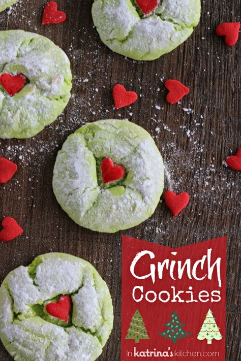 Cake Mix Grinch Cookies...It's not even October, and I've found my cookies for this year's cookie exchange! Cookie Recipes Crinkle, Christmas Crinkle Cookies From Scratch, Homemade Crinkle Cookies, Best Grinch Cookies, Grinch Crinkle Cookies Recipe, Holiday Crinkle Cookies, Grinch Cookies From Scratch, Sugar Crinkle Cookies, Cute Christmas Cookie Recipes