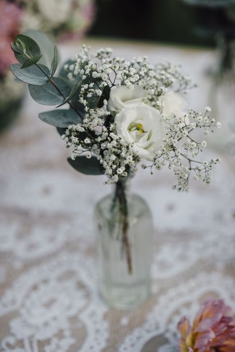 Unique Wedding Centerpieces, Boda Diy, Centerpieces Diy, Simple Centerpieces, Rustic Wedding Centerpieces, Wedding Centerpieces Diy, Flower Centerpieces Wedding, Wedding Table Decorations, Simple Flowers