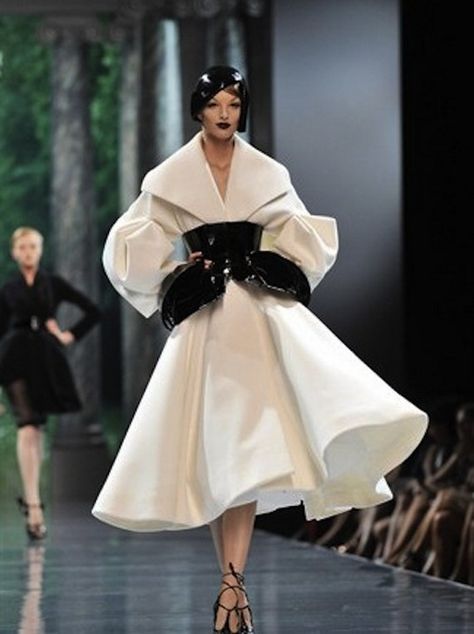 John Galliano  for Dior Haute Couture | 2008-2009 Dior Fashion Week, 2008 Couture, Rich Auntie, Dior New Look, Dior Coat, Galliano Dior, Dior Clothing, Dior Fashion Show, Big Dresses