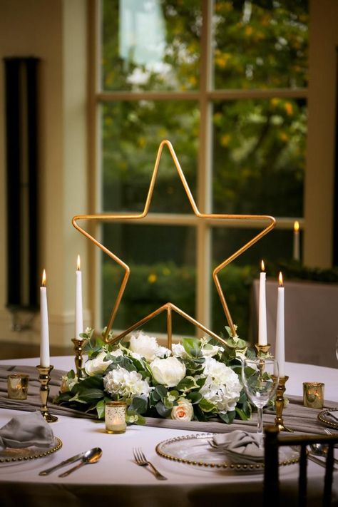 Star Wedding Decorations, Starry Night Prom, Hexagon Decor, Star Centerpieces, Quinceanera Centerpieces, Galaxy Wedding, Lighted Centerpieces, Forest Theme Wedding, New Year Table