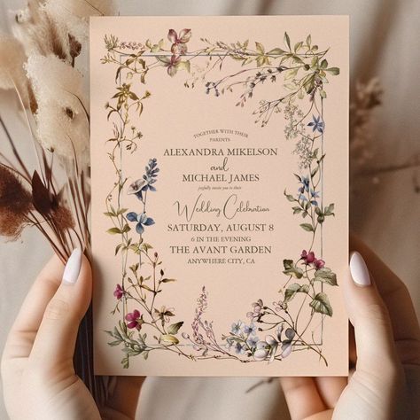 Elegant Vintage Floral Wedding #freeweddingin Dried Floral Wedding Invitations, Garden Invitation Wedding, Country Vintage Wedding, Vintage Wedding Save The Date, Wedding Invitations Formal, Woodsie Wedding, Wildflower Theme Wedding, Summer Wedding Invites, Green Vintage Wedding