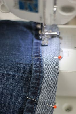 Hemming Jeans, Sewing Hems, Original Hem, Sewing Jeans, Sewing Pants, Sewing Alterations, Sew Ins, Sewing Tutorials Clothes, Couture Mode