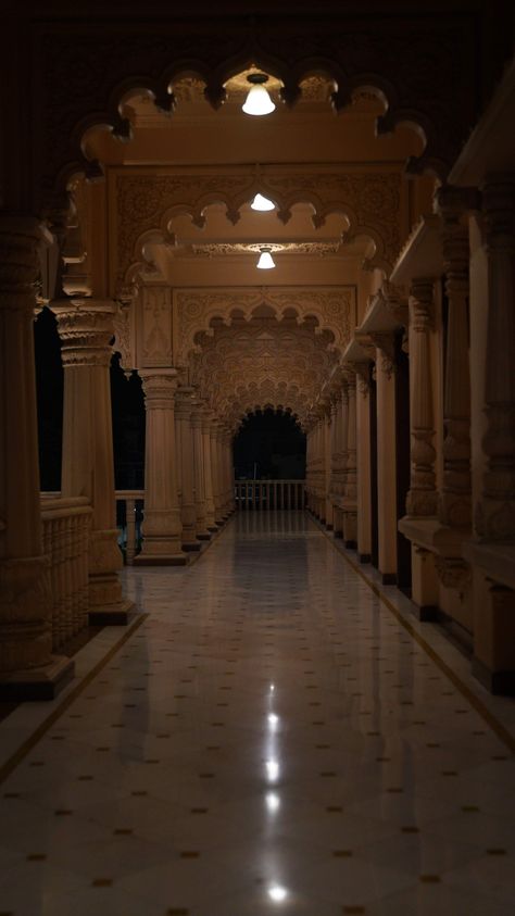 Aesthetic Places Background, Akshardham Temple, Luxury Life Aesthetic, Mirrored Furniture Decor, Fantasy Pendant, Romantic Story, Royal Indian, Temple Wedding, Indian Architecture