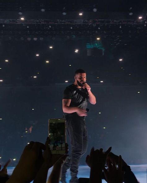 Drake Concert Pictures, Drake Concert Tickets, Drake Tickets, Dark Naturalism Aesthetic, Drake Rapper, Rap Concert, Old Drake, Future Concert, Drake Concert