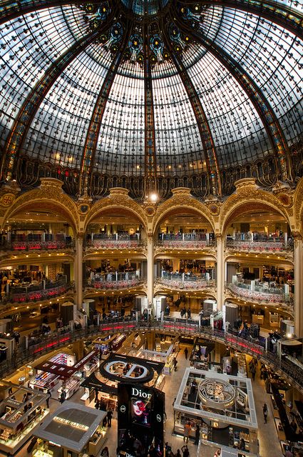 Paris...i can't look at this photo for very long because I imagine being there..and just the thought causes sensory overload.. Galerie Lafayette Paris, Lafayette Paris, Paris Aesthetic, Paris Shopping, Paris Photo, Galeries Lafayette, Disneyland Paris, Paris Travel, France Travel