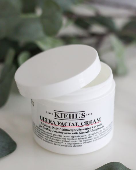 Pot of Kiehl's Ultra Facial Cream on a table with the lid off Khiels Ultra Facial Cream, Kiehls Ultra Facial Cream, Kiehl's Ultra Facial Cream, Khiels Moisturizer, Acne Hyperpigmentation, Facial Cream, Fresh Cream, Beauty Guru, Combination Skin