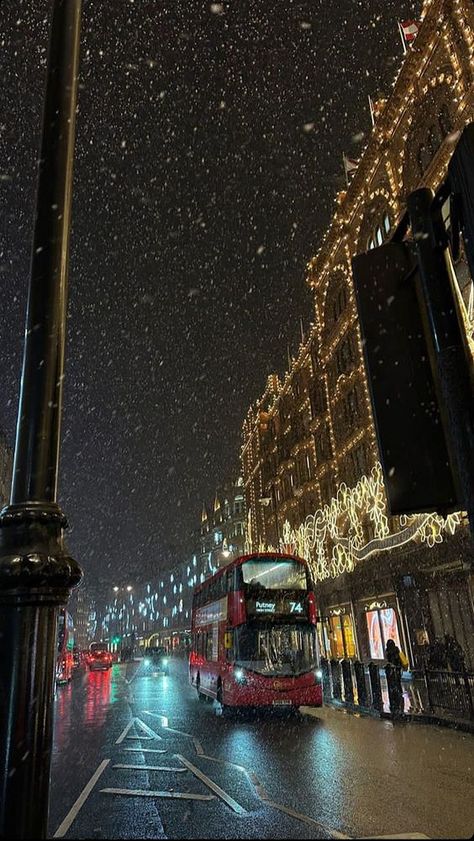 London, Christmas, London Christmas Aesthetic, London Christmas, Christmas Aesthetic, Not Mine, Christmas Lights, At Night, Red