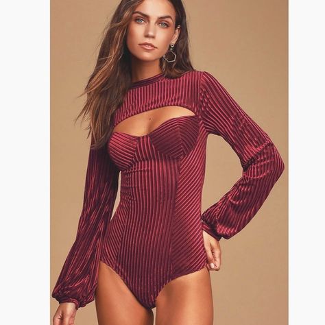 556 Likes, 19 Comments - Zorana Kuzmanovic (@zoka015) on Instagram: “🌹 @lulus” Cozy Christmas Outfit, Burgundy Bodysuit, Bustier Bodysuit, Trendy Christmas Outfits, Outfit Looks, Christmas Outfits Women, Velvet Bodysuit, Looks Black, Solid & Striped