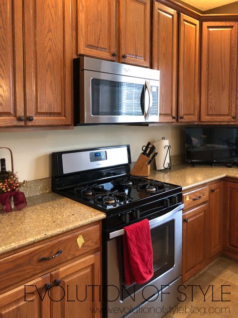 Old Brown Kitchen Cabinets Makeover, Kitchen Cabinets Makeover With Brown Granite, Brown Kitchen Cabinets Backsplash Ideas, Kitchen Wall Color With Brown Cabinets, Brown Wood Kitchen Decor Ideas, Kitchen Decorating Ideas Brown Cabinets, Brown Kitchen Makeover, Brown Kitchen Ideas Decor, Kitchen Cabinets Brown Wood