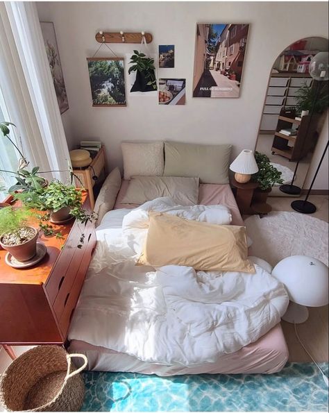 Korean Floor Bed, Aesthetic Mattress On Floor, Sleeping On The Floor Aesthetic, Bed Without Frame On Floor, Mattress On Floor Aesthetic, Bedroom Without Bed Frame, Floor Room Ideas, Bedroom Ideas Without Bed, Matress Ideas Floor