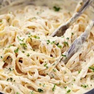 Best Homemade Alfredo Sauce, Crockpot Chicken Alfredo, Alfredo Sauce Recipe Easy, Alfredo Sauce Recipe Homemade, Chicken Alfredo Recipes, The Recipe Critic, Recipe Critic, Homemade Alfredo, Alfredo Sauce Recipe