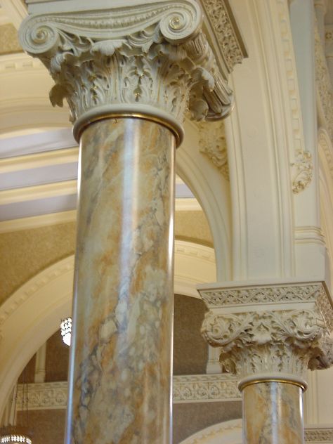 Faux Marble Columns In Living Room, Decorative Paint Finishes, Faux Marble Paint, Marble Pillar, Marble Interior, Cat Motif, Marble Columns, Stone Columns, Wall Painting Decor